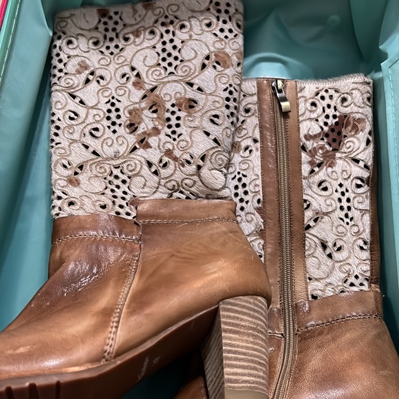 Antelope Over the Calf Boot, Side Zip - Picture 4 of 6